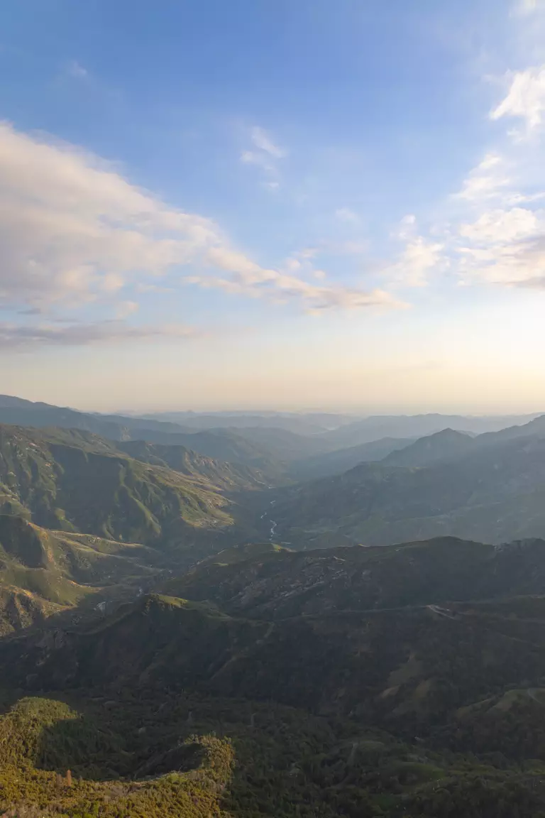 MORO ROCK WALK: TIPS FOR STUNNING VIEWS IN SEQUOIA NATIONAL PARK [2024 ...